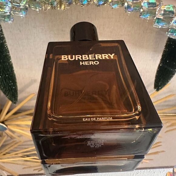 Burberry Hero Eau de Parfum - Sophistication in Every Drop (3.3 fl oz) - Picture 7 of 17